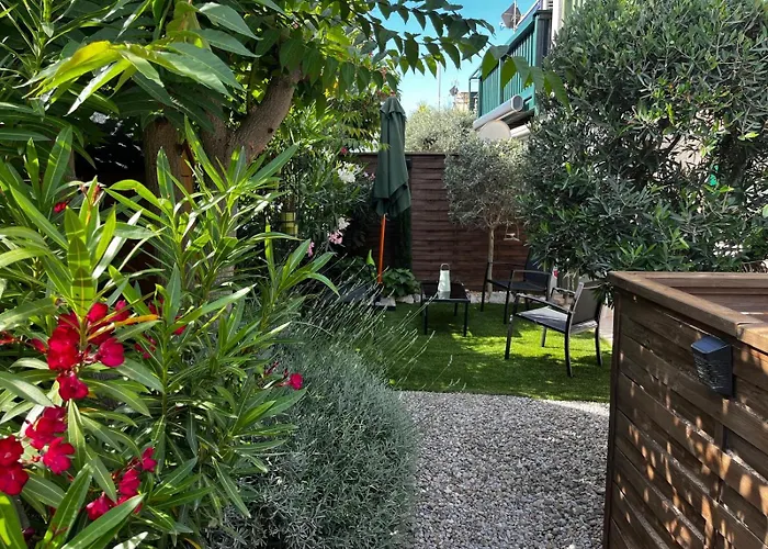 Appartement 4 Etoiles Avec Jardin Cloture Et Piscine Dans La Residence - Narbonne Plage