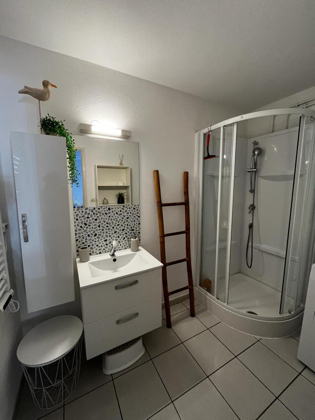 4 Etoiles Avec Jardin Cloture Et Piscine Dans La - *