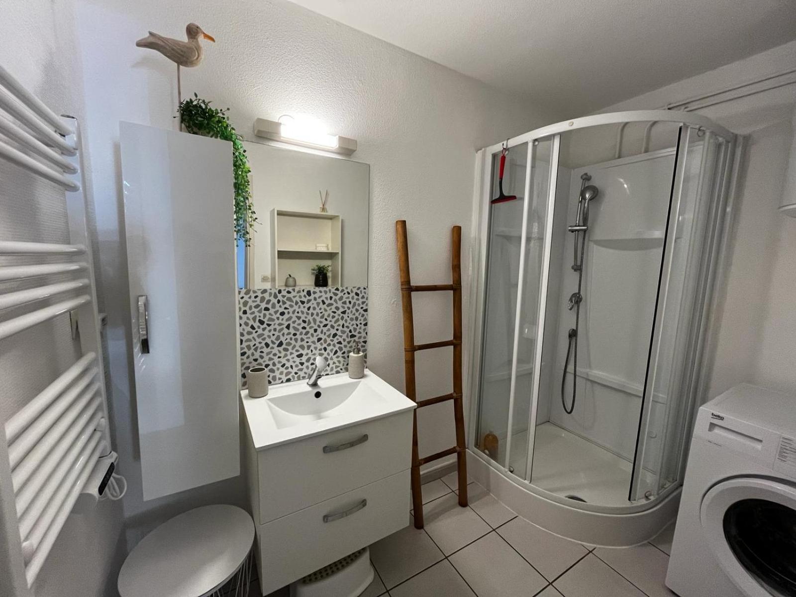 4 Etoiles Avec Jardin Cloture Et Piscine Dans La - Appartement *