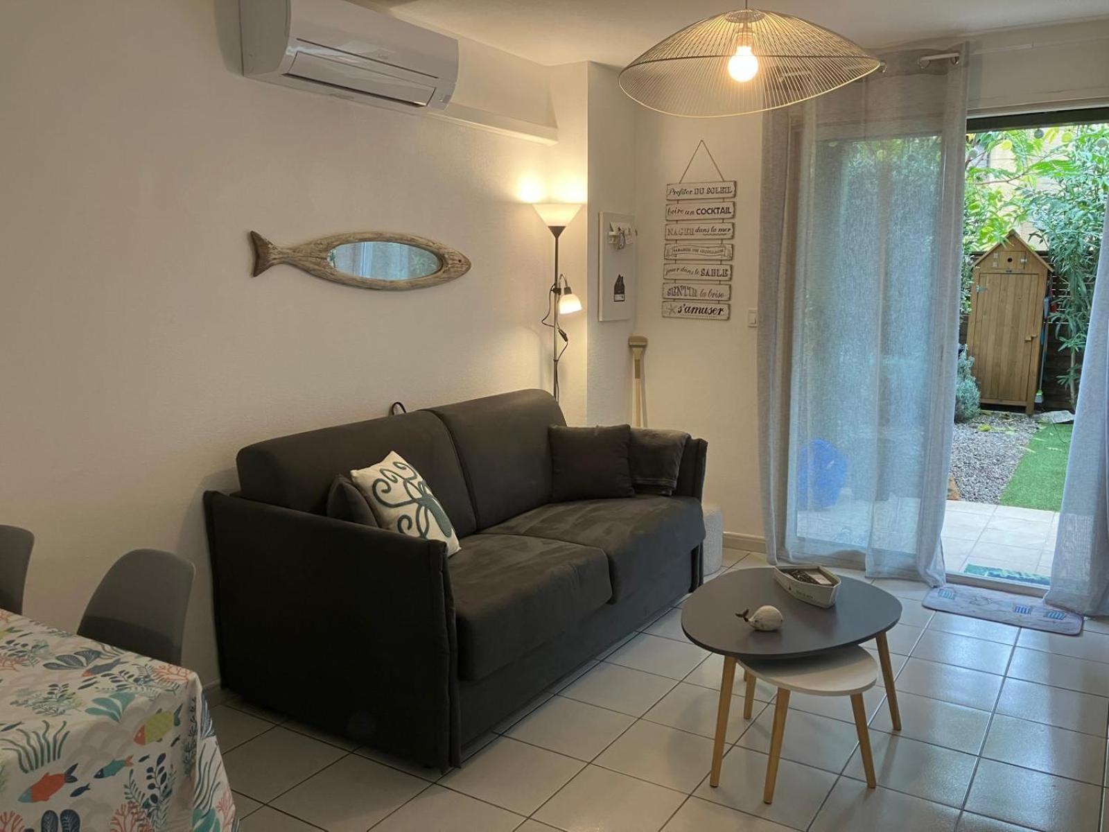 Appartement 4 Etoiles Avec Jardin Cloture Et Piscine Dans La - *