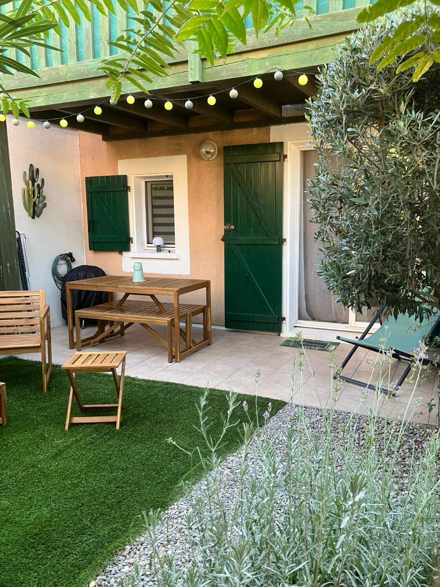 Appartement 4 Etoiles Avec Jardin Cloture Et Piscine Dans La -